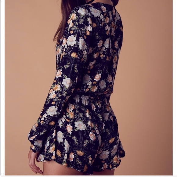 NEW BOHO CHIC FLORAL PLUNGING ROMPER - Picture 5 of 7